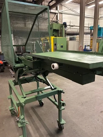 Removal chute for REIS press