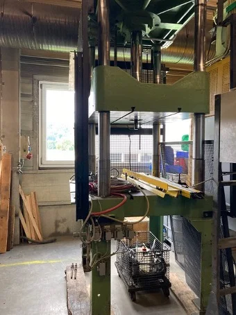 View 6 of ABK trimming press WE 680